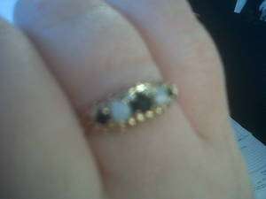 STUNNING 9CT GOLD ANTIQUE OPAL & SAPPHIRE RING VALUED AT R6 390!