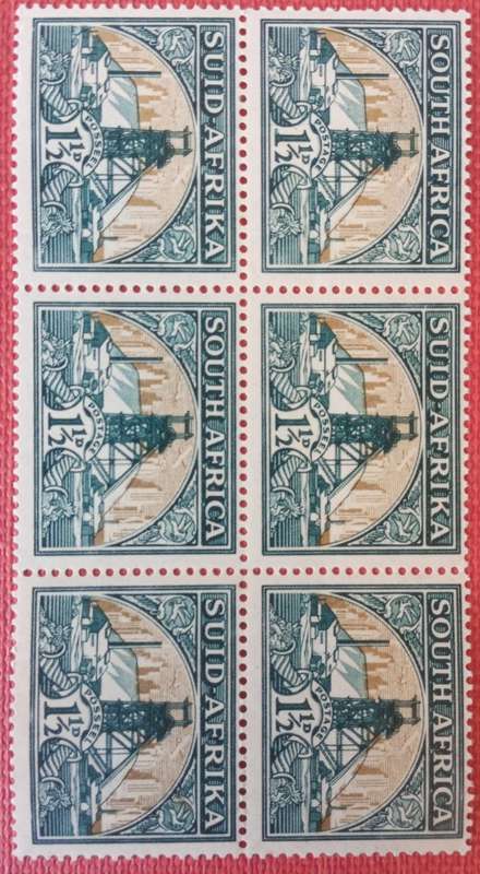 1933 Union of South Africa block of 6 x 1 1/2d with scarce nick in head gear variety UHB V4