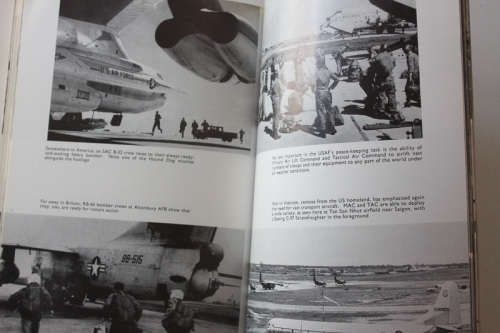 Pictorial History of the USAF by David Mondey