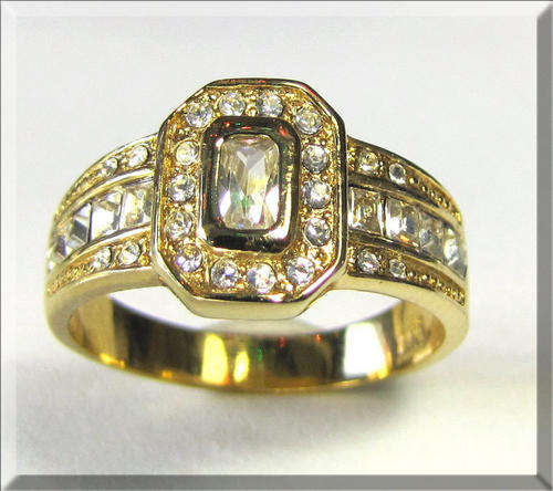 18 kt GOLD PLATED RING SIZE 10
