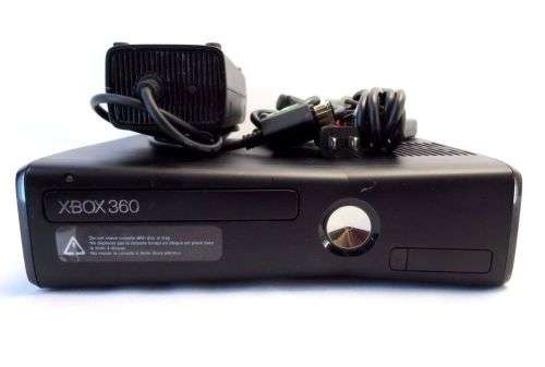 Xbox 360 4GB Console with Kinect Sensor: With Your Shape Game: Fitness Evolved