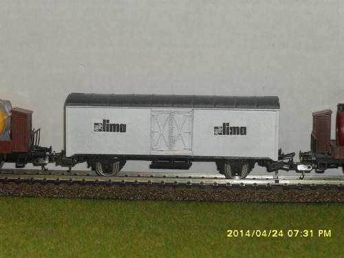 HO Lima 4 Wheeler Wagon with Metal Wheels