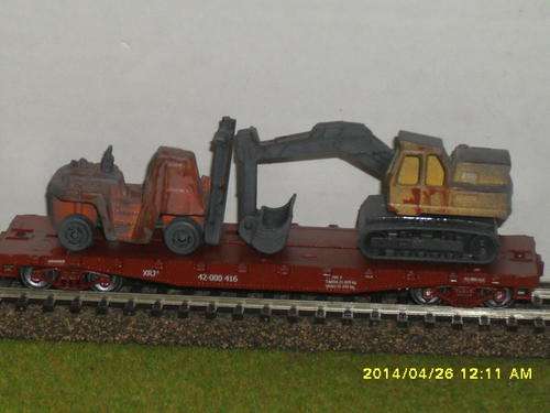 HO SAR Flat Deck Wagon with Scrapped Equipment