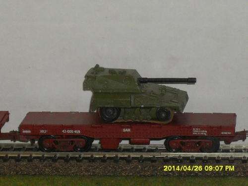 HO SAR Flat Deck Short Wheelbase Wagon with Army Tank