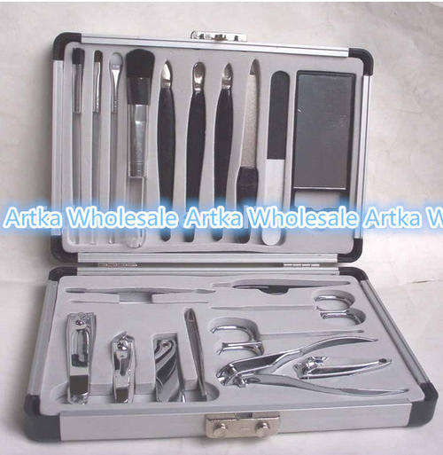 22 PIECE SALON MANICURE SET