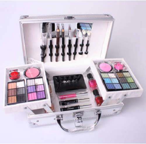 26 Piece Set  Magic Color Make Up Kit With Aluminium Case