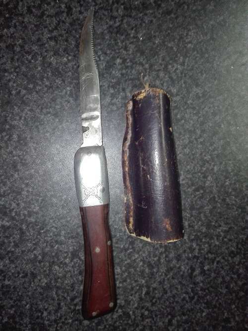 Vintage knive in pouch