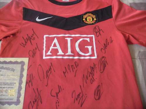 Manchester United 2012 squad signed football / soccer shirt + COA RARE!!!!