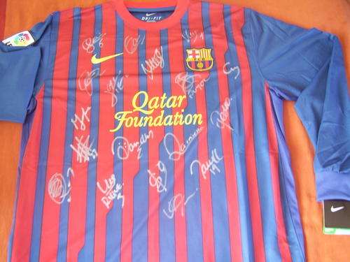 Barcelona 2012 Squad signed Football / Soccer shirt + COA