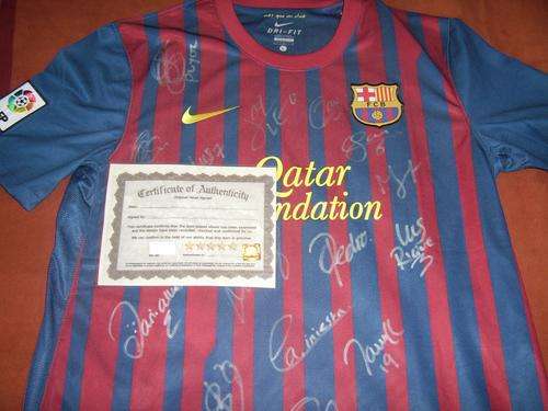 Barcelona 2011 / 2012 squad signed Football / Soccer shirt + COA includes MESSI!!