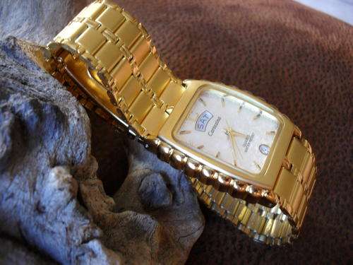 NEW CARSEAINA DAYDATE WOMAN/MENS WATCH!!