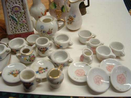 Porcelain Ornaments with wooden Shelves