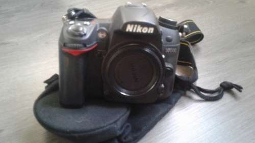 NIKON D7000 DSLR CAMERA  16.2 Megapixels + Nikon Lense 18 - 200mm