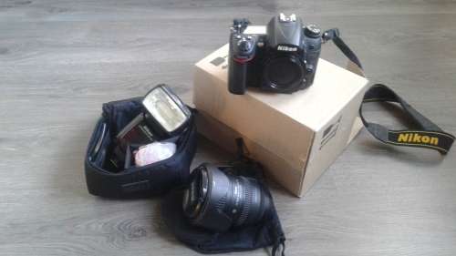 NIKON D7000 DSLR CAMERA  16.2 Megapixels + Nikon Lense 18 - 200mm