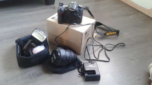 NIKON D7000 DSLR CAMERA  16.2 Megapixels + Nikon Lense 18 - 200mm