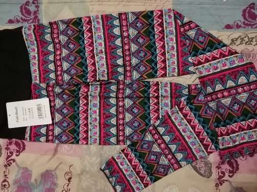 Ladies leggings will fit small to large