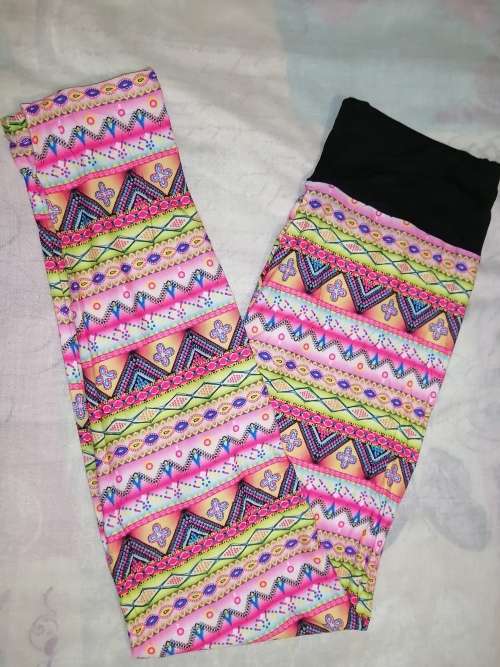 Ladies leggings will fit small to large