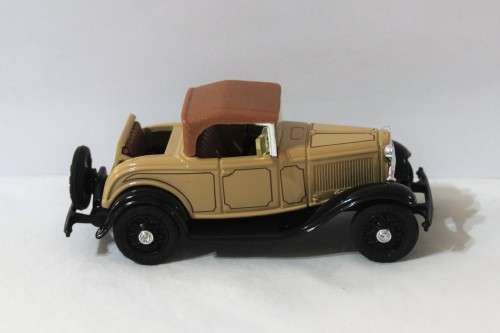 ERTL Vintage Vehicles1932 Ford Roadster. No. #2501
