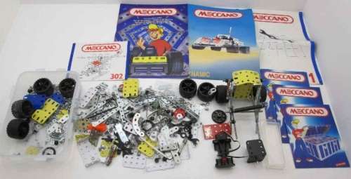 Lot Of Assorted Meccano Pieces + Books, Incl The Makings Of 2 Cars ~ See Ad