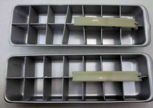 2X Vintage Aluminum Ice Trays - 30,5cm/10cm
