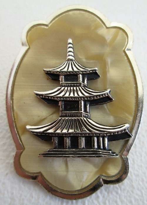 Vintage Chinese Pagoda Brooch - 4,7cm/3,4cm