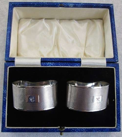 Boxed Engraved C & J British Birmingham Silver Serviette Holder Set Dated 1938 - Silver Weight 40g