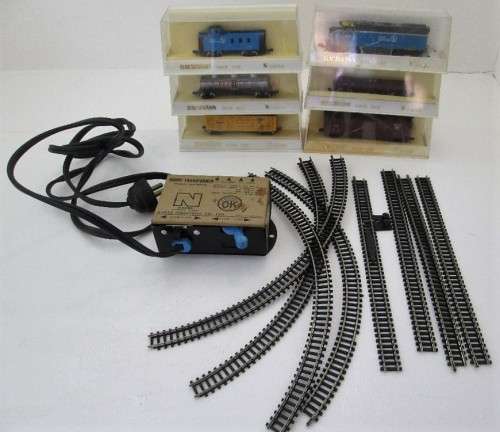 Bachmann N Gauge Locomotive + 5 Freight Cars, 8 Tracks, Transformer