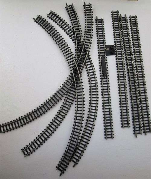 Bachmann N Gauge Locomotive + 5 Freight Cars, 8 Tracks, Transformer