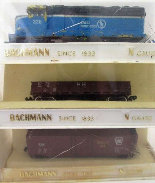 Bachmann N Gauge Locomotive + 5 Freight Cars, 8 Tracks, Transformer