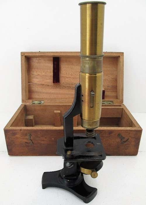 Small Brass Antique Microscope Plus Box - Height 22,5cm