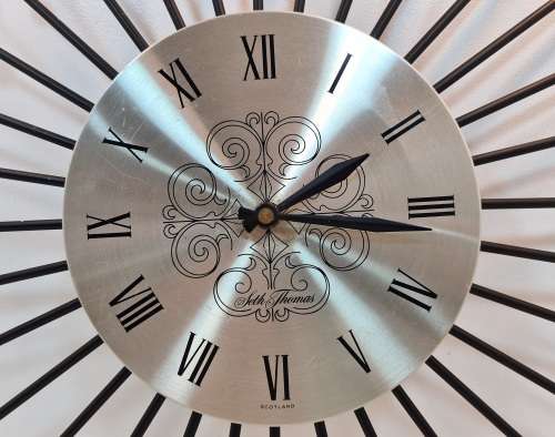 Collectible Vintage Seth Thomas Wall Clock - 53cm/53cm (Mechanism NOT Working)