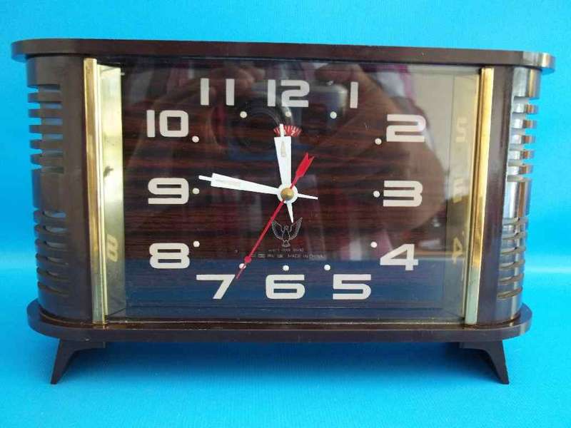 Retro Dark Brown Clock "White Dove Brand" Alarm Clock, c1980's/1990's - 20,5cm/13cm - Working!