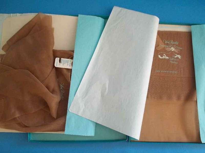 Vintage Boxed Set Of 2 Pairs Of Unworn Van Raalte All Nylon Seamless Nines Flextop Lengthies (USA)