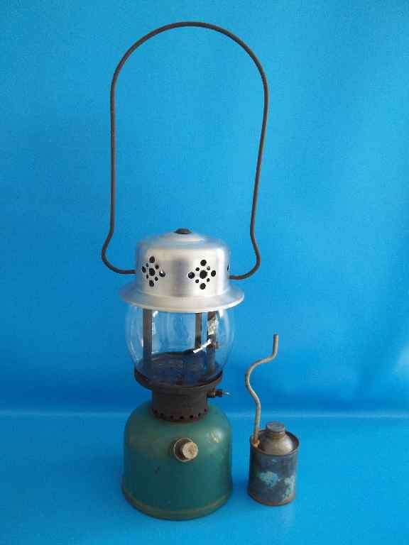 Fantastic Vintage Coleman No. TK-66 (Height 29cm, Excluding Handle) Camping Lamp + Fuel Tin!!!