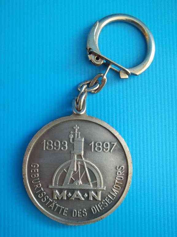 Rudolf Diesel /Geburtsstatte Des Dieselmotors 1893-1897 Metal Key Ring - Diameter 3,5cm (Quality!)