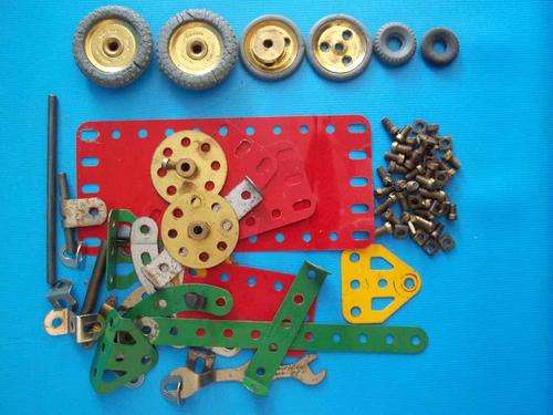 Assorted Meccano Parts (Please Refer To The Picture)