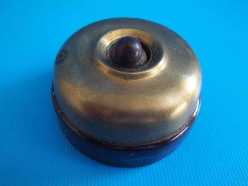 Brass & Bakelite British Make Crabtree Light Switch, No 9, Vitreous - Diameter 5,5cm - Height 4cm