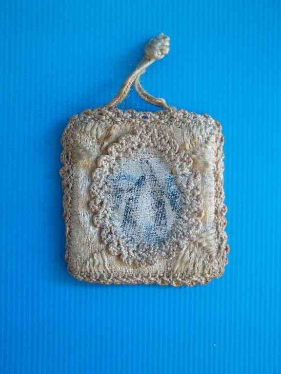 Very Old Religious Cloth Token - 4cm/3,5cm