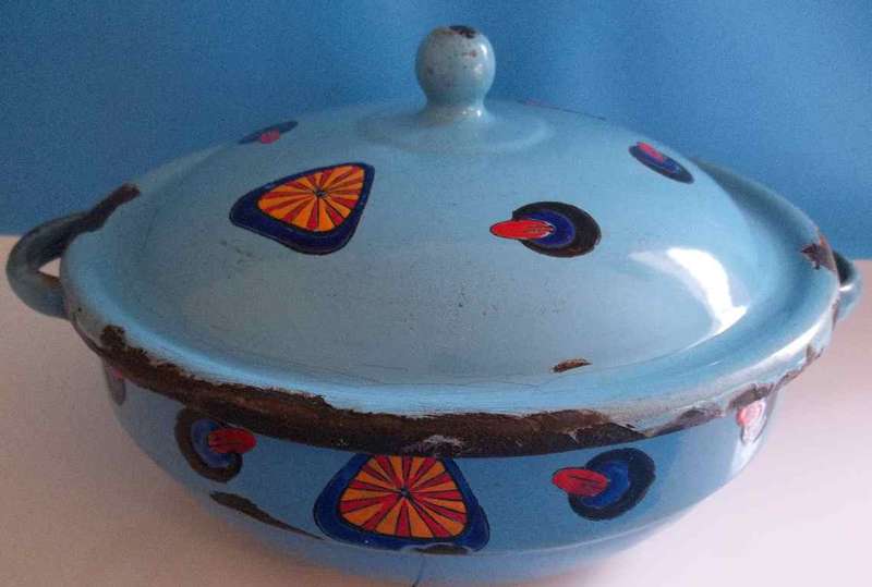 Very Old Patterned Enamel Dish + Lid - Height 12cm - Diameter 24,5cm (See Photos For Condition)