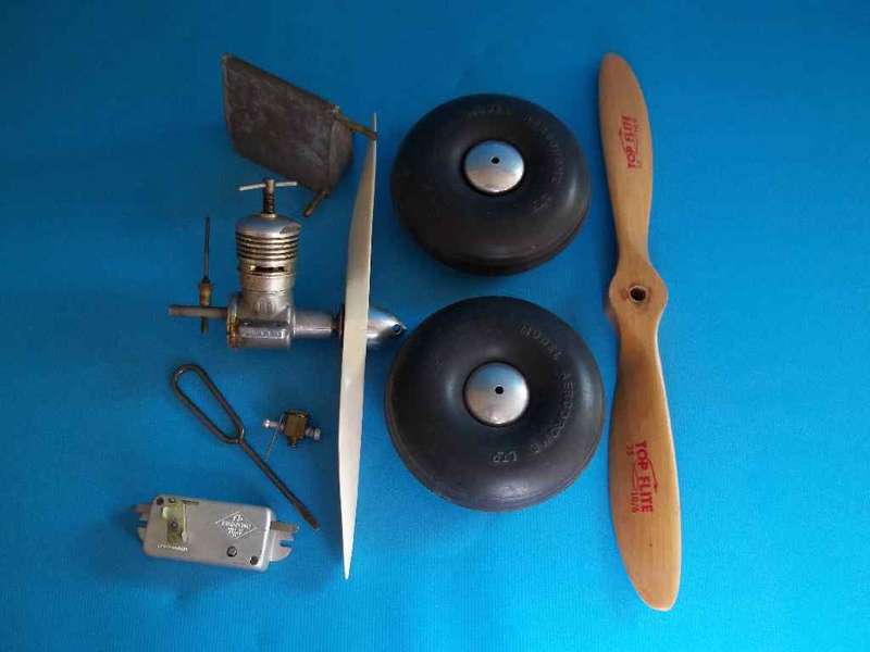 Assorted Vintage Model Airplane Spares: Motor, Rubber Wheels, Propellers +++ (See Pictures)