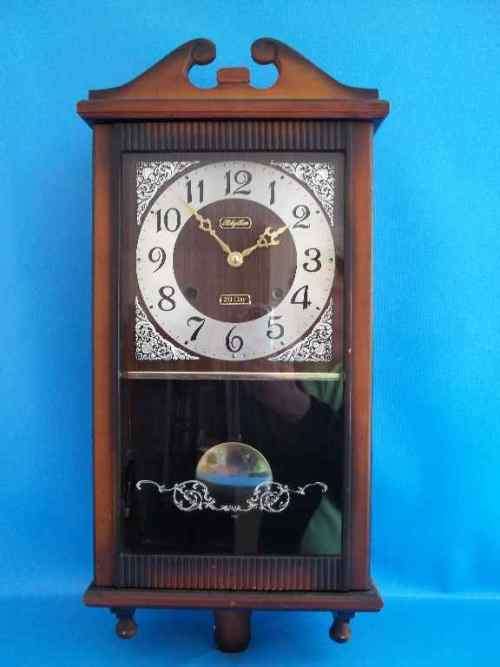 Rhythm 30 Day Wall Clock In Wooden Case - Works Perfectly