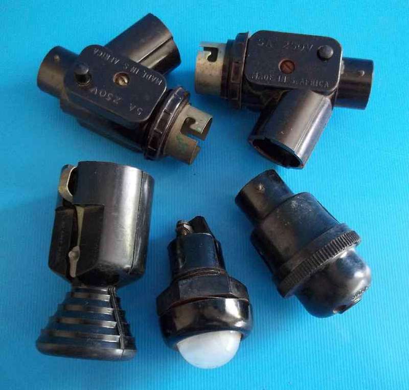 5 X Assorted Vintage Bakelite Light Fittings & Fixtures