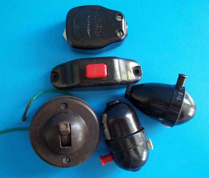 5 X Assorted Vintage Bakelite Light Switches