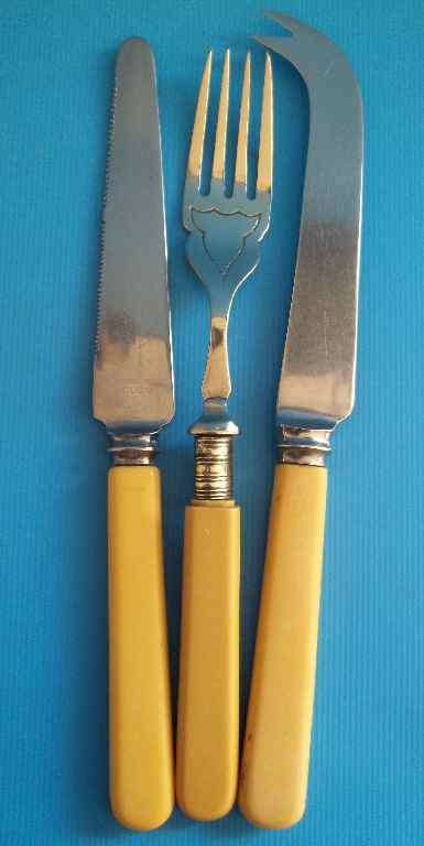 3 X Bone Handled Cutlery - 17,5cm - 19,5cm