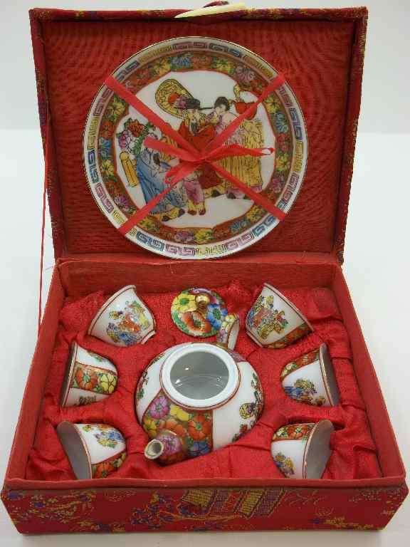 Cloth Covered Boxed Oriental Miniature Teaset - Box 7cm/16cm/19,5cm (Excellent Condition!)