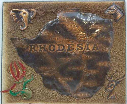 Gorgeous Souvenir Rhodesia Plaque, Copper Mounted On A Fur Background - 23,5cm/20,5cm