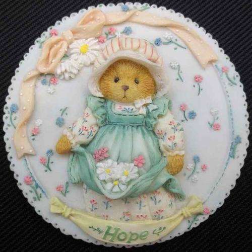 1994 Priscilla Hillman Cherished Teddies Wall Plaque 104/40 "Hope" - Diameter 9,5cm