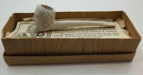 Decorative & Boxed Clay Pipe, Made In England - Length 12cm - Excellent Condition!