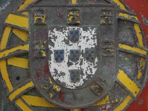 Solid Brass C.F.M. 1956 Train Plaque (Front) From Mozambique With Portuguese Emblem - Diameter 49cm