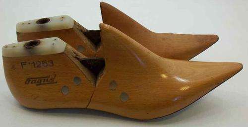 A Pair Of Vintage Wooden Quality, Adjustable Fagus Ladies Shoe Stretchers - Size 4 1/2